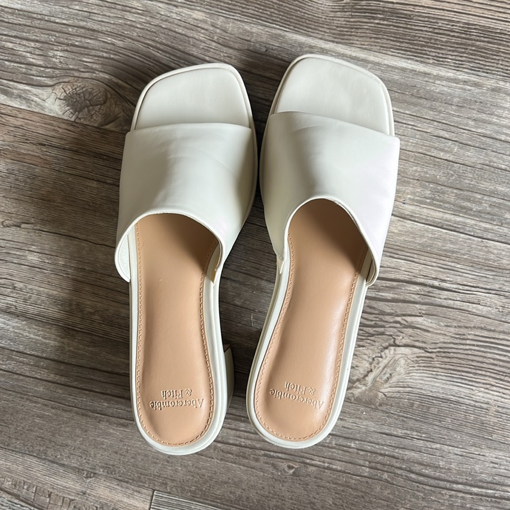 Abercrombie & Fitch Cream Retro Mule Platform Heel Sandals 8.5